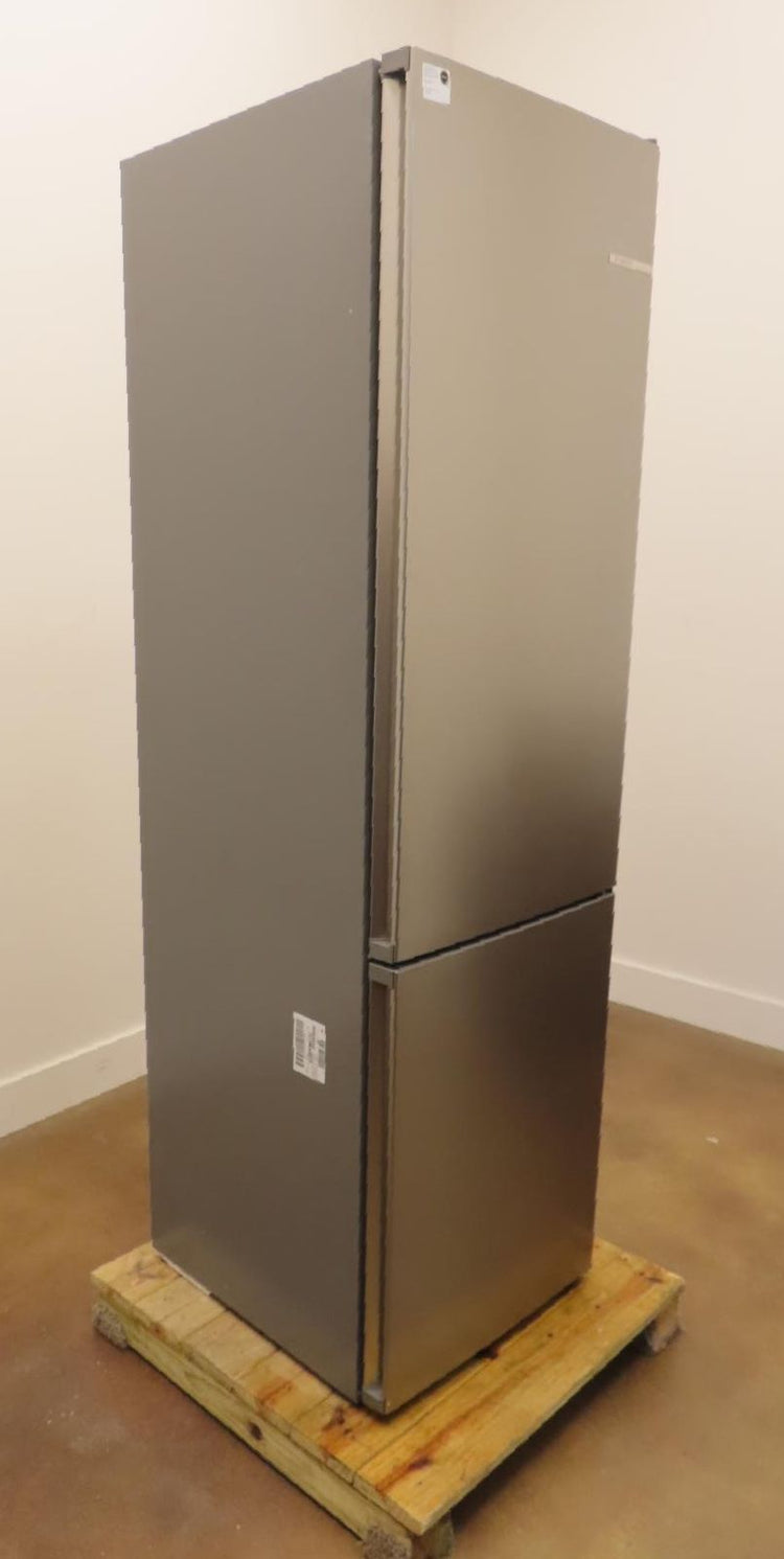 Bosch 800 Series B24CB80ESS 24" Freestanding Bottom Freezer Refrigerator Images