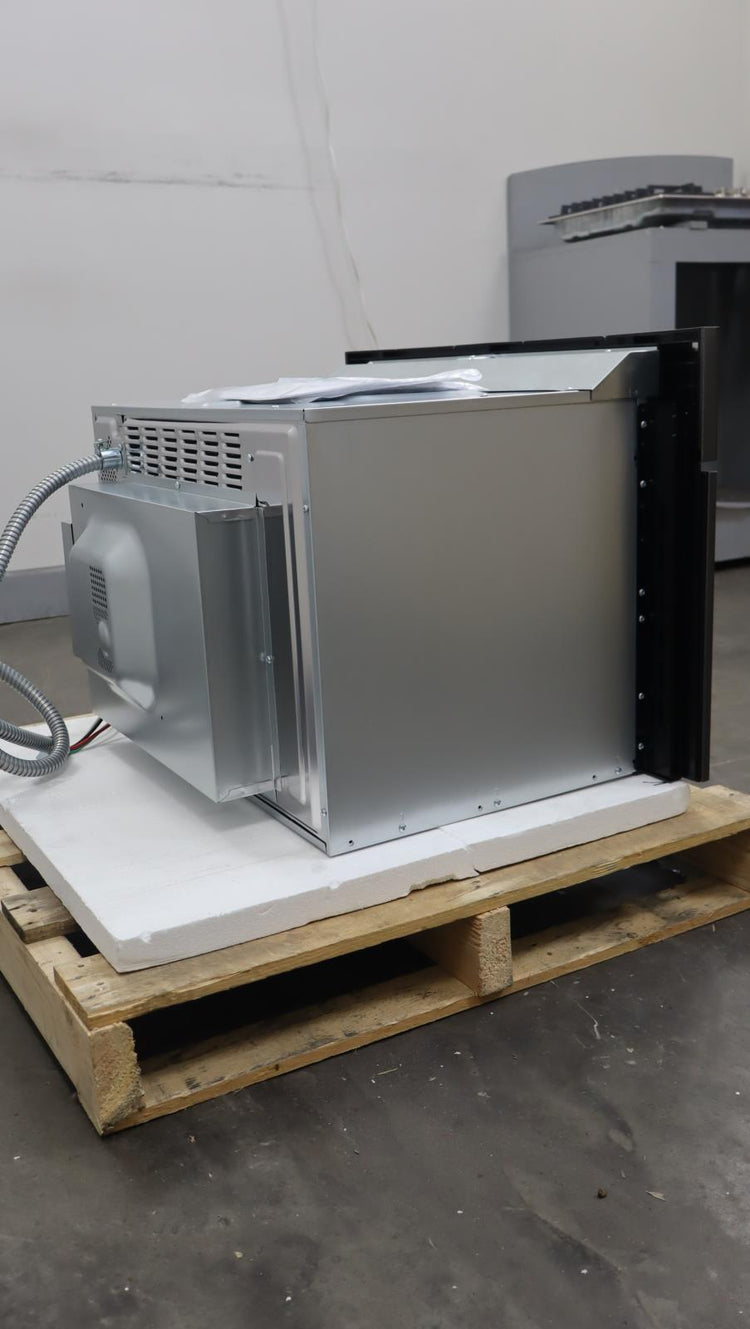 Bosch 30" 1.6 cu.ft Electric Combination 800 Series Single Wall Oven HMC80242UC