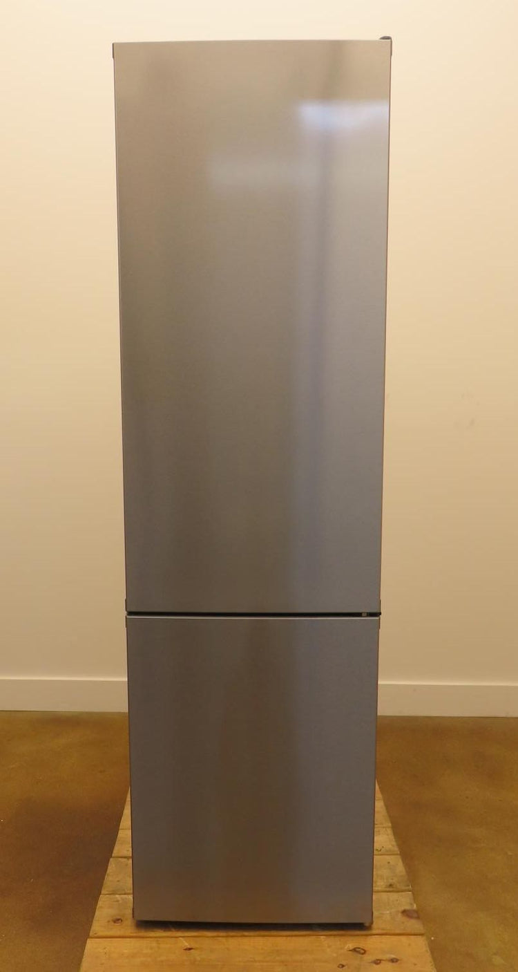 Bosch 800 Series B24CB80ESS 24" Freestanding Bottom Freezer Refrigerator Pics