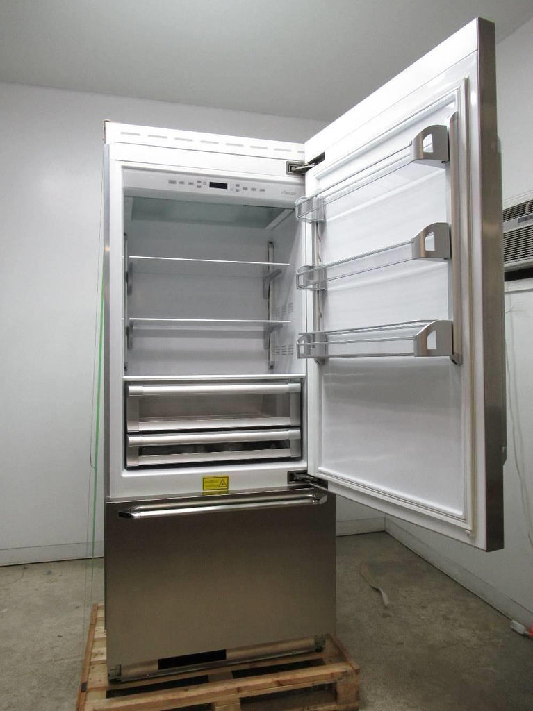 Dacor Discovery 36 Inch 19.3 cu. ft Fully Integrated Bottom-Freezer DYF36BFBSR