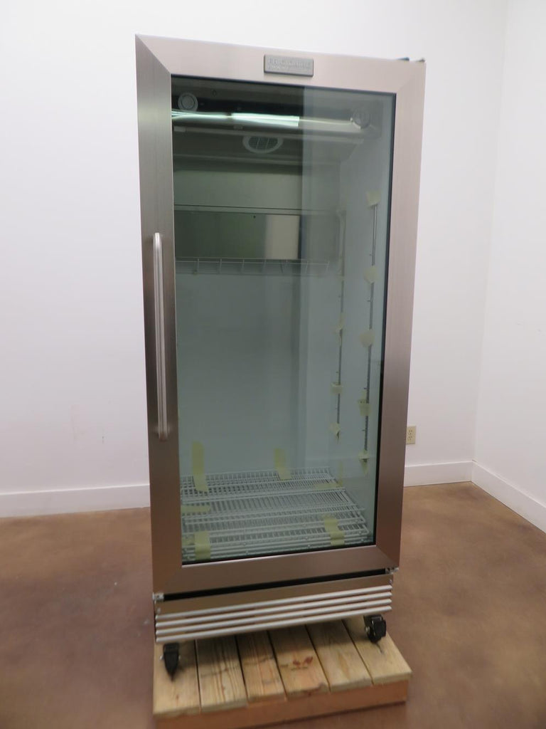 Frigidaire FCGM181RQB 32" Food Service Grade Refrigerator Frost-Free Operation