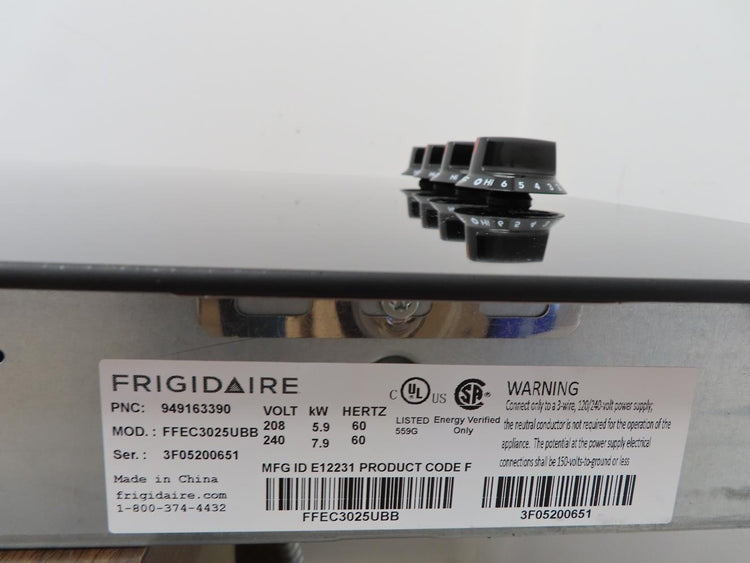 Frigidaire FFEC3025UB 30" Electric Cooktop 4 Element Burners Full Warranty Pics