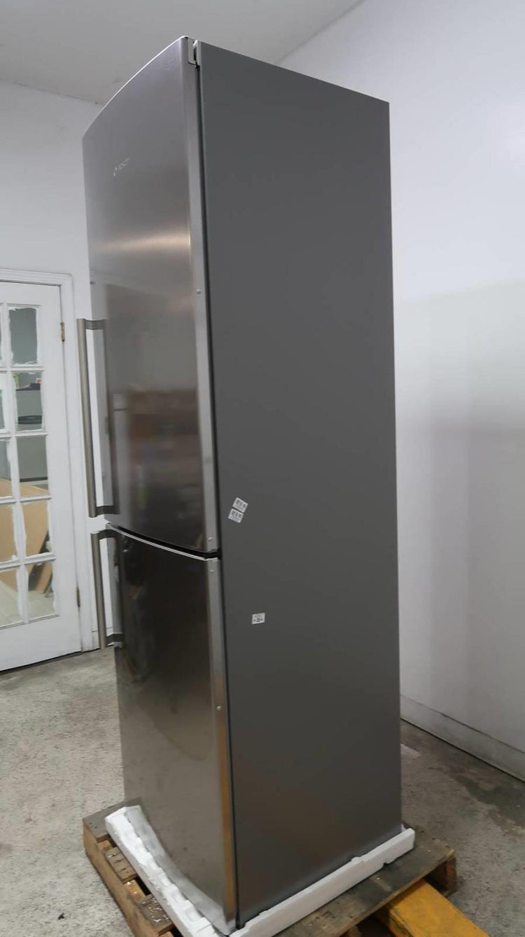 Bosch 800 Series 24" 11 Cu.Ft + Ice Maker Bottom Freezer Refrigerator B11CB81SSS