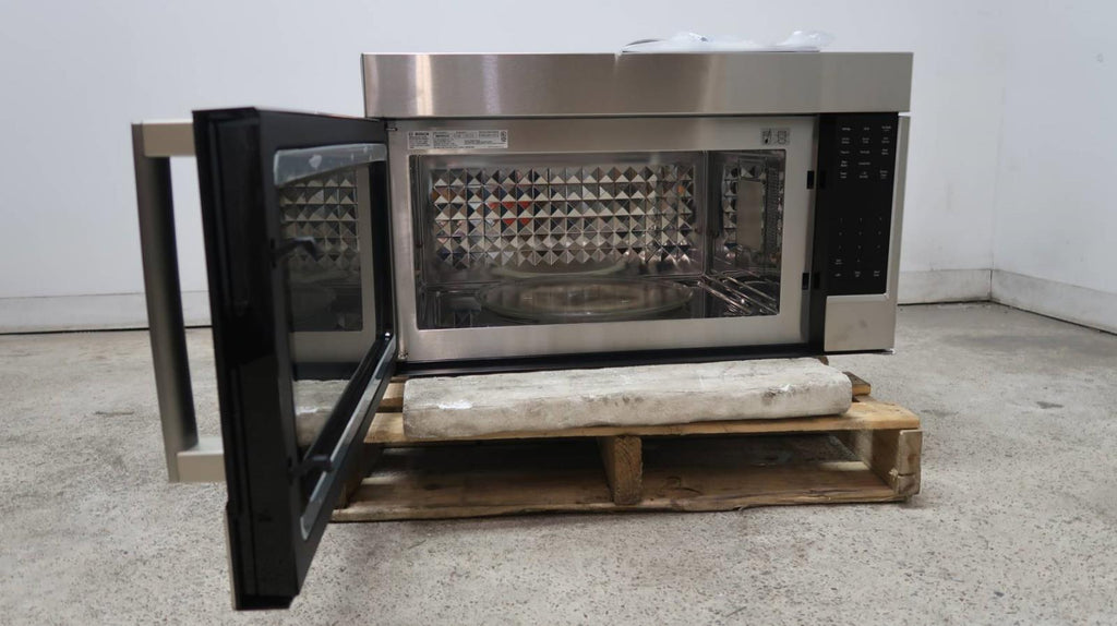 Bosch Benchmark 30" SS 385 CFM Convection Over-the-Range Microwave HMVP053U