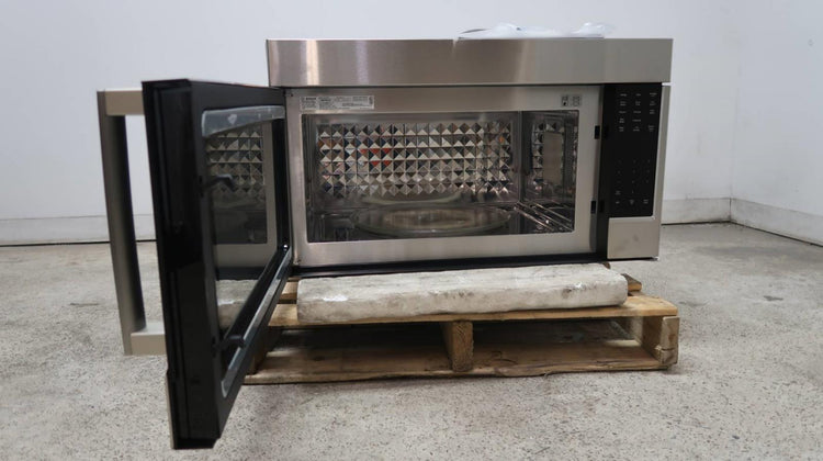 Bosch Benchmark 30" SS 385 CFM Convection Over-the-Range Microwave HMVP053U