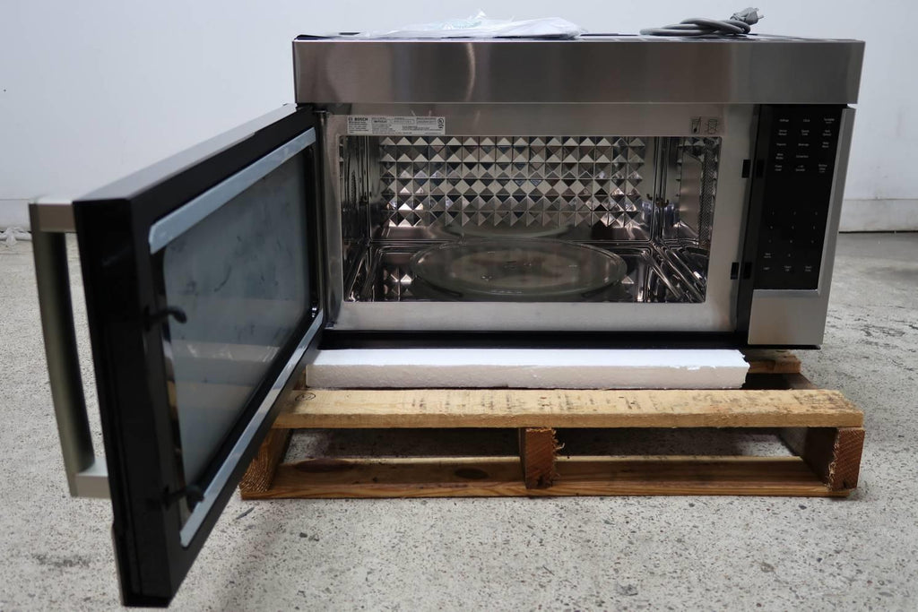 Bosch Benchmark 30" SS 385 CFM Convection Over-the-Range Microwave HMVP053U