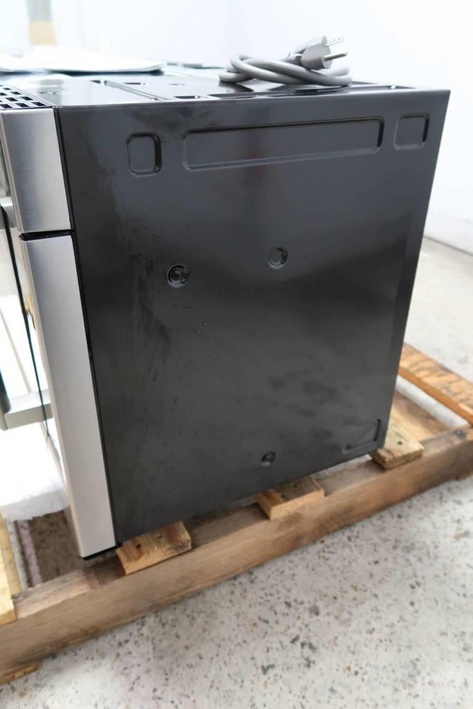 Bosch Benchmark 30" SS 385 CFM Convection Over-the-Range Microwave HMVP053U