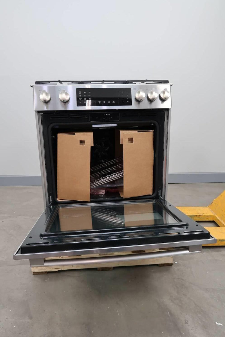 Bosch 800 Series 30" SS Slide-In European Convection Dual Fuel Range HDI8056U