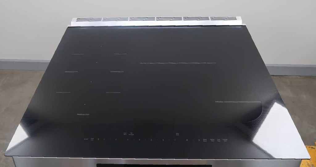NIB Bosch Benchmark Series 30" FlexInduction Slide-In Induction Range HIIP056U