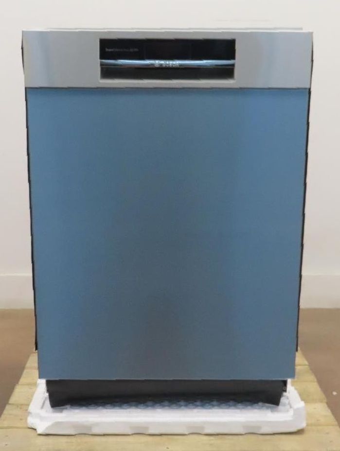 *Bosch Benchmark Series 24" 38 dBA Semi Integrated Dishwasher SHE89PW75N