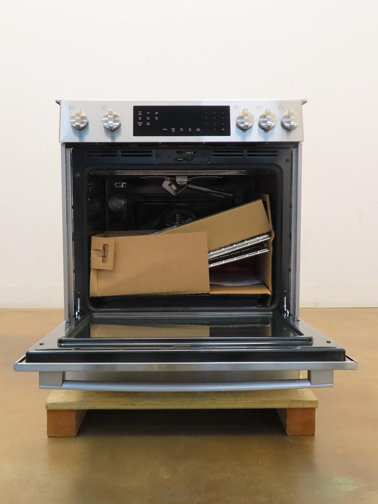 Bosch 800 Series HGI8056UC 30" Stainless Slide-In Convection Gas Range Excellent