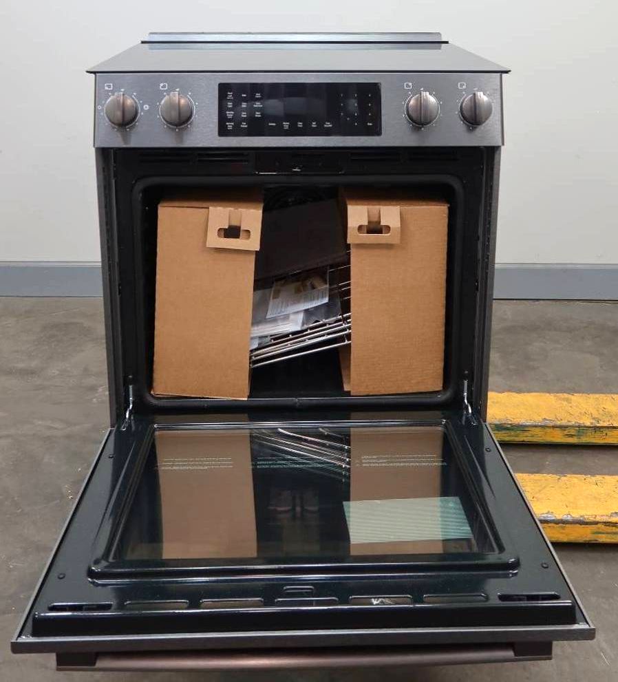 Bosch 30" Black Stainless 5 Element Electric 800 Series Slide-In Range HEI8046U