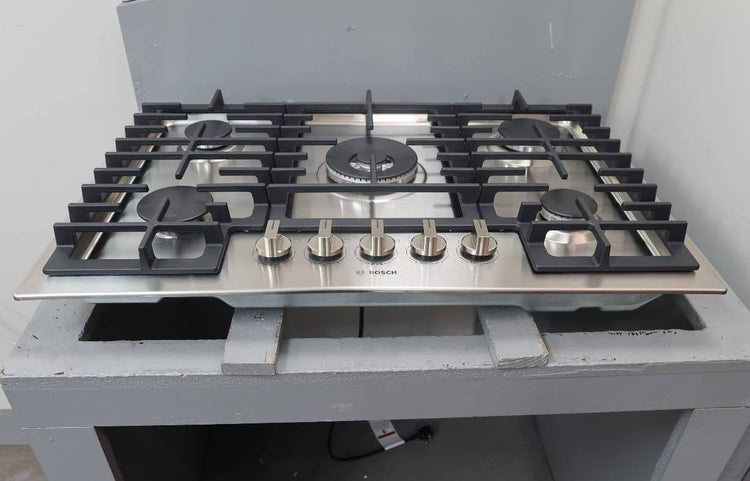 Bosch 800 Series 30 Inch 5 Sealed Burners FlameSelect Gas Cooktop NGM8058UC