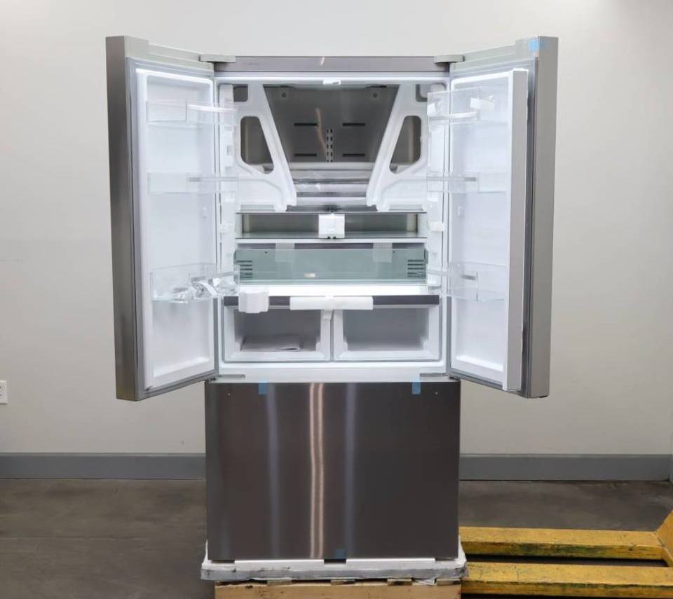 Bosch 36" LED 21 cu.ft. Smart French Door SS 800 Series Refrigerator B36CT80SNS