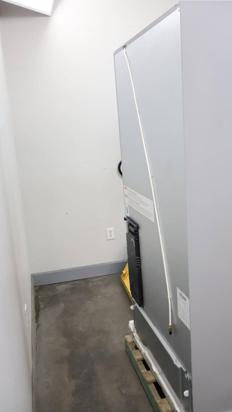 Bosch 36" LED 21 cu.ft. Smart French Door SS 800 Series Refrigerator B36CT80SNS