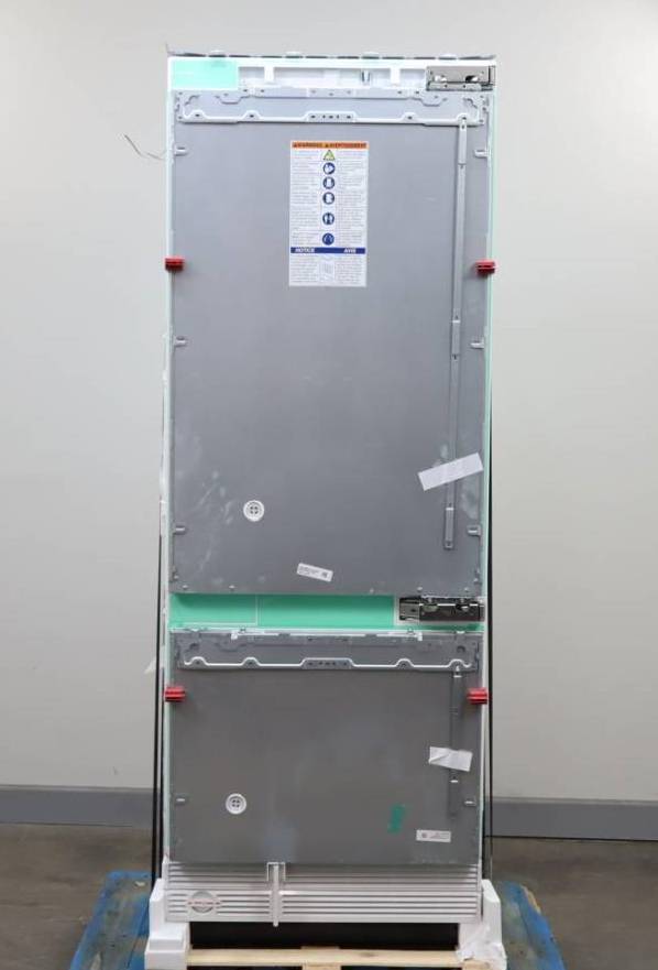 Bosch Benchmark Series 30" Built-In Bottom Mount Smart Refrigerator B30IB905SP