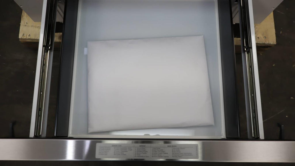 Bosch 30" 800 Series Tilt Display 1.2 Cu.Ft. Smart Microwave Drawer HMD8054UC