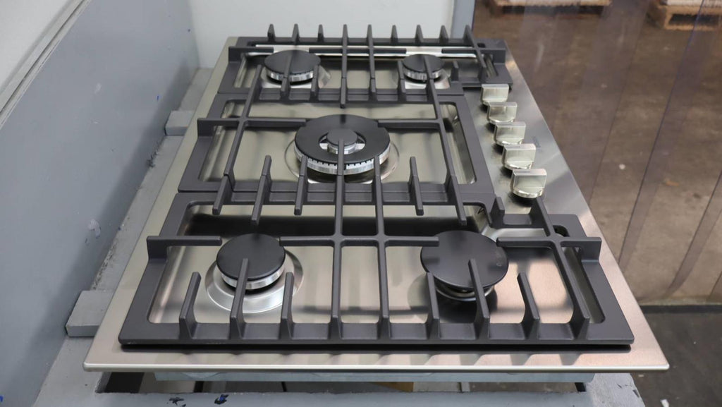 Bosch 30" 5 Sealed Burners Stainless Built-In 800 Series Gas Cooktop NGM8059UC