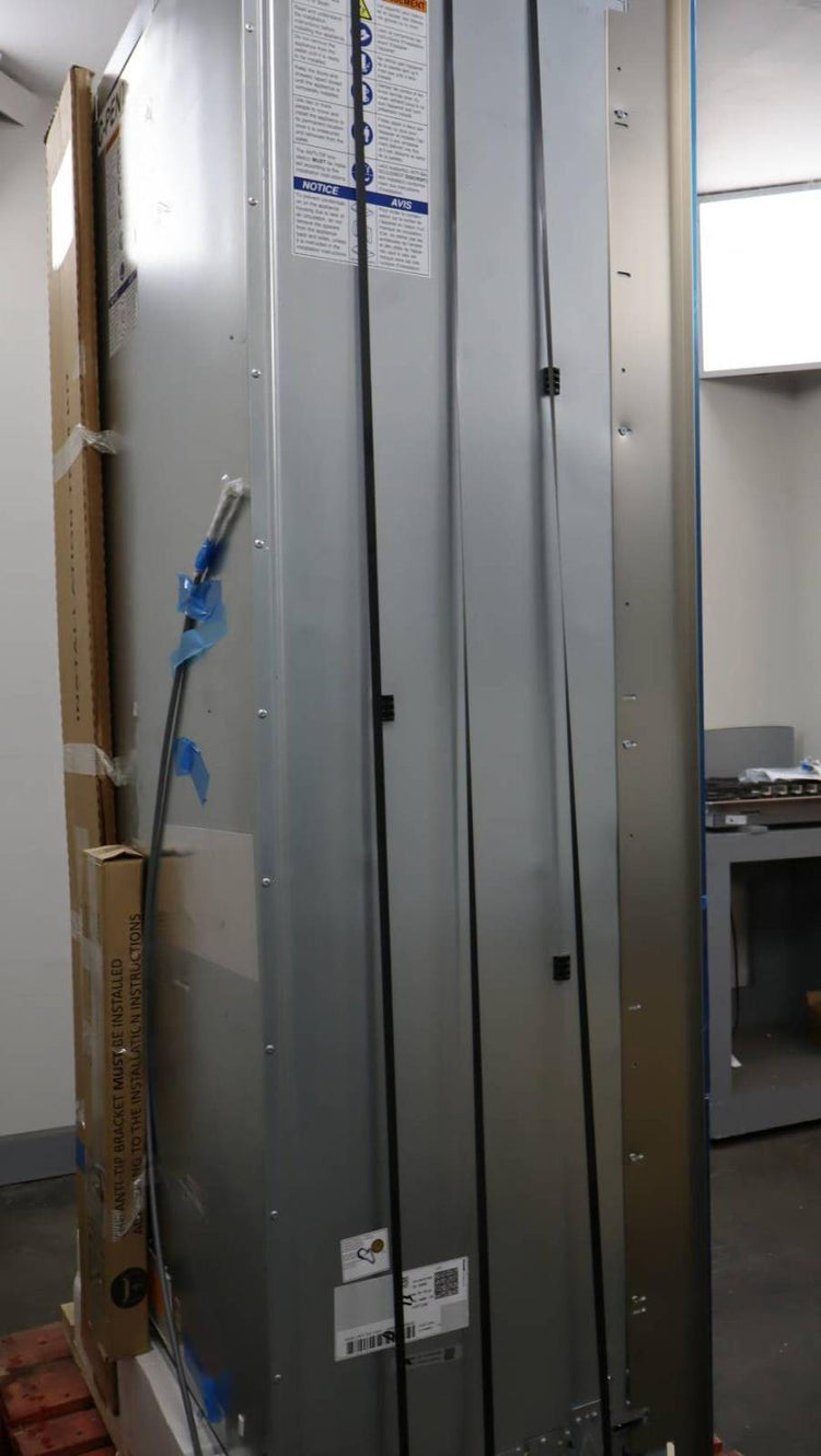 Thermador Freedom Collect 42" 4-Door French Door Smart Refrigerator T42BT120NS