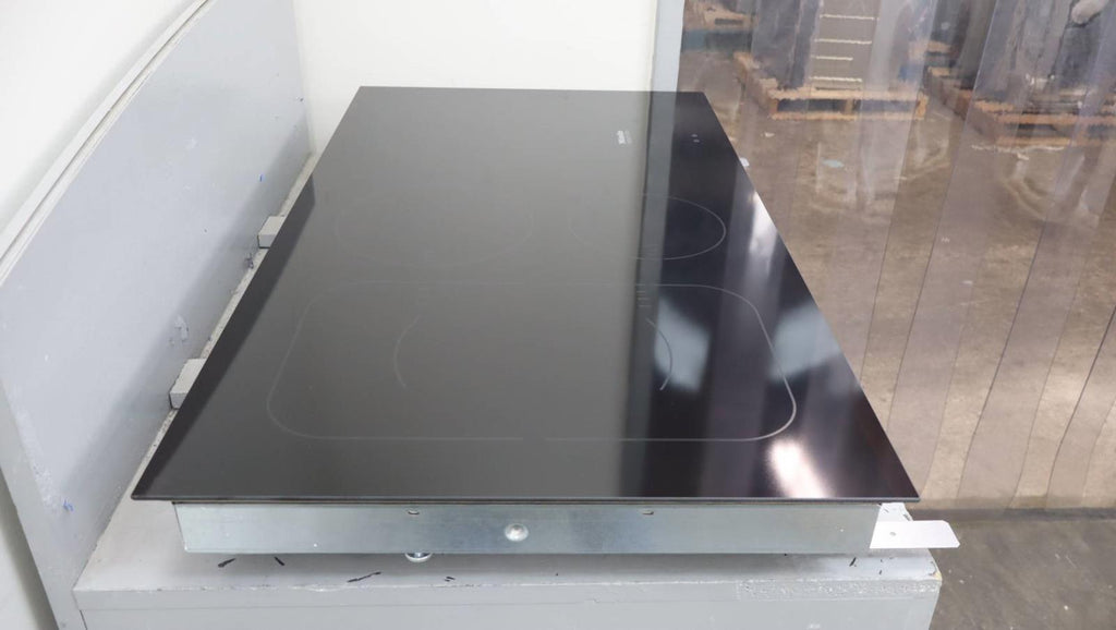 Miele 36" Flush Mounting PowerFlex 5 Cooking Zones Induction Cooktop KM6375