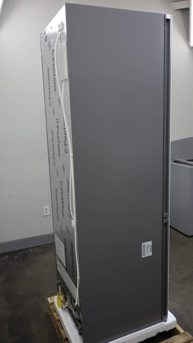 Bosch 800 Series 24" Freestanding Bottom Freezer Smart Refrigerator B24CB80ESW