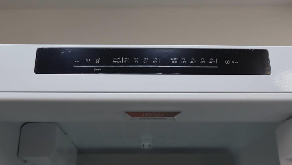 Bosch 800 Series 24" Freestanding Bottom Freezer Smart Refrigerator B24CB80ESW
