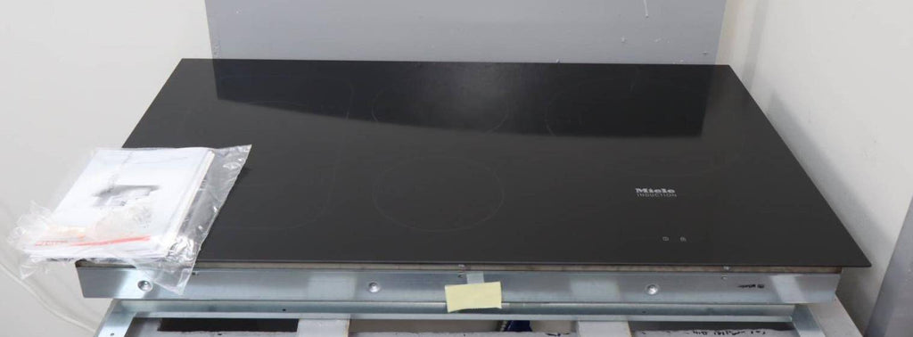 Miele 36" Flush Mounting PowerFlex 5 Cooking Zones Induction Cooktop KM6375