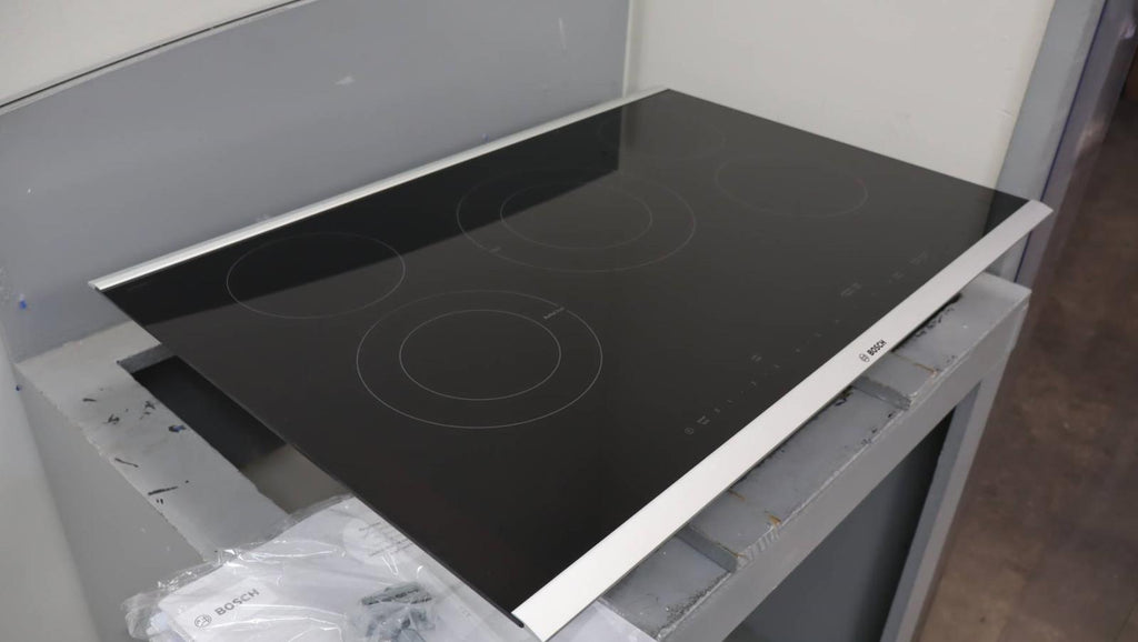 Bosch 30" 5 Element Ceramic Surface Benchmark Series Electric Cooktop NETP069SUC