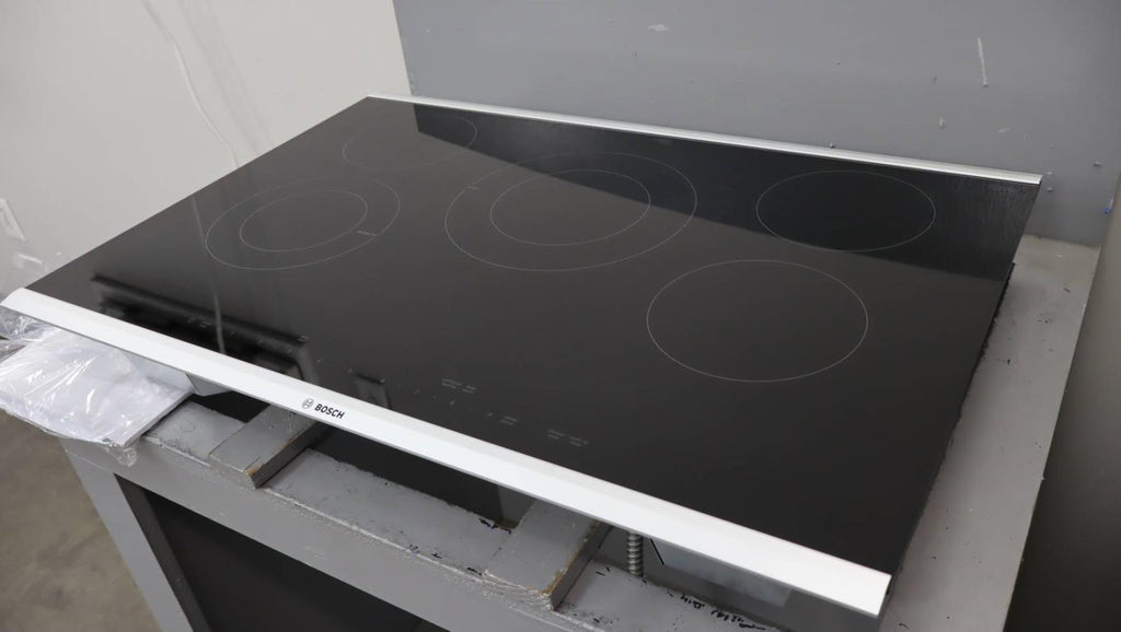 Bosch 30" 5 Element Ceramic Surface Benchmark Series Electric Cooktop NETP069SUC