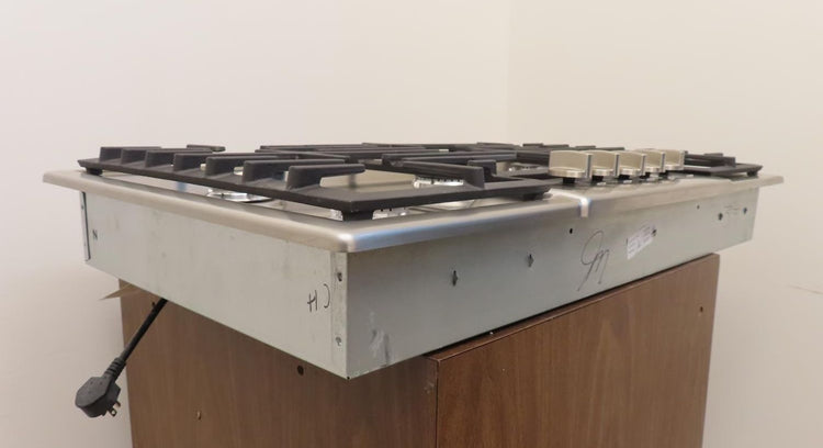 Bosch Benchmark Series NGMP656UC 36" Gas Cooktop with Dual Stacked Burner