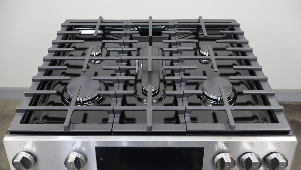 Bosch 100 Series 30" Slide-In Gas Range 5 Sealed Burners 5.8 ft. Cap. HGF1050MUC (PRICE)