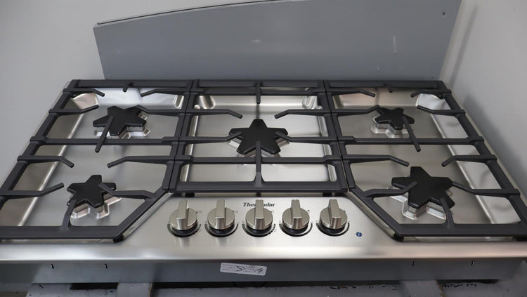 Thermador Masterpiece Series 36" Stainless 5 Sealed Burner Cooktop SGSX365TS