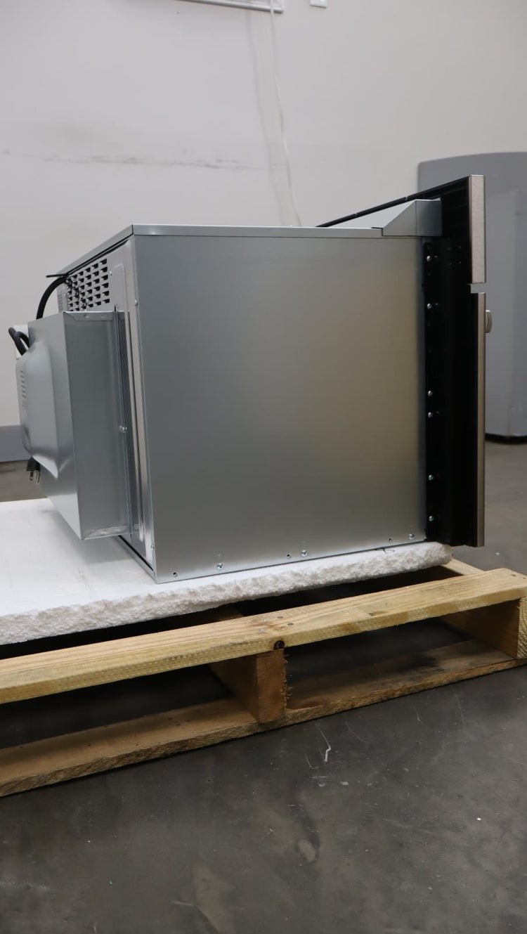 Bosch 800 Series 30" SpeedChef  True Convection Sensor Cook SS Oven HMC80152UC