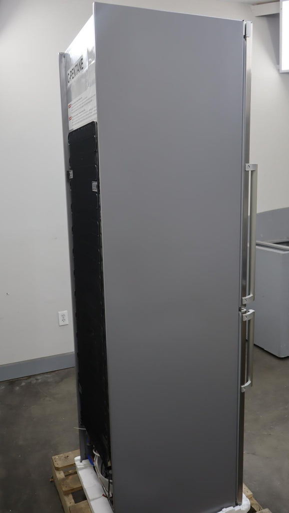 Bosch 500 Series 24" SS Counter Depth Bottom-Freezer Refrigerator B11CB50SSS