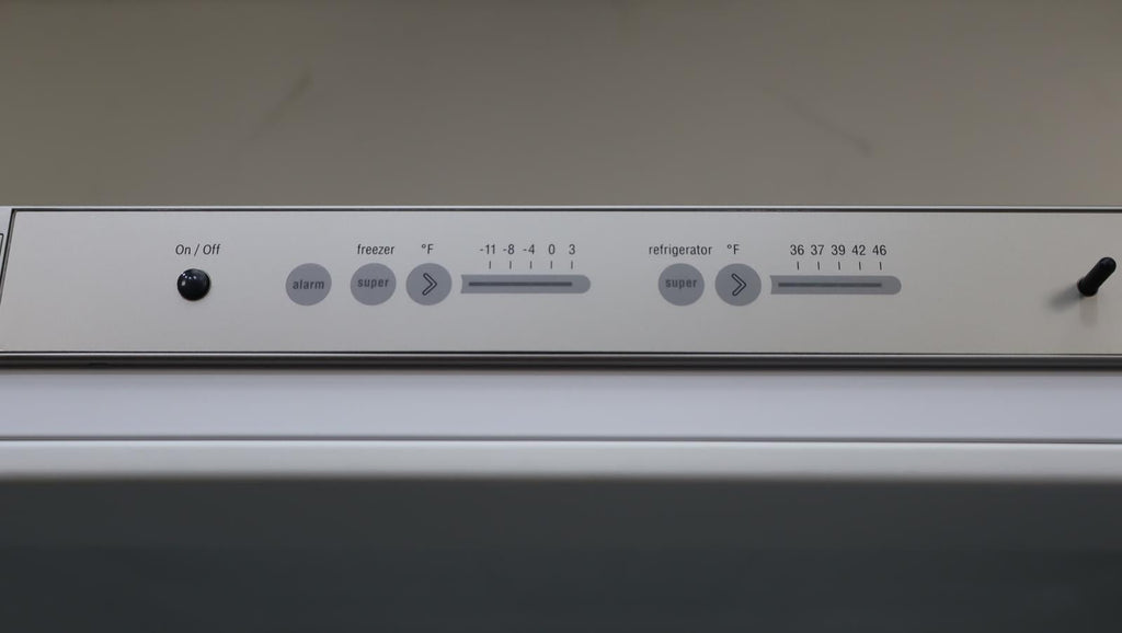 Bosch 500 Series 24" SS Counter Depth Bottom-Freezer Refrigerator B11CB50SSS