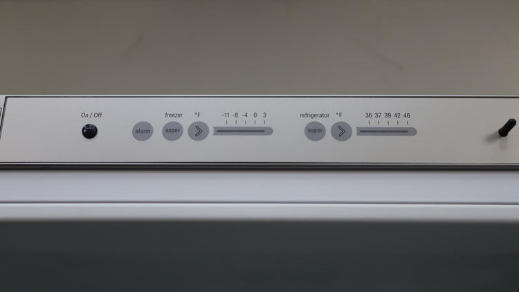 Bosch 500 Series 24" SS Counter Depth Bottom-Freezer Refrigerator B11CB50SSS