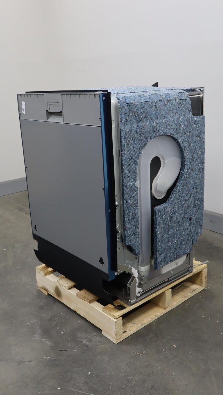 Bosch 24" 800 Series Fully Integrated Built-In Smart Dishwasher SHV78CM3N