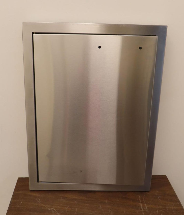 Lynx Professional Grill Series LDR18L Professional 18 Inch Single Access Doors