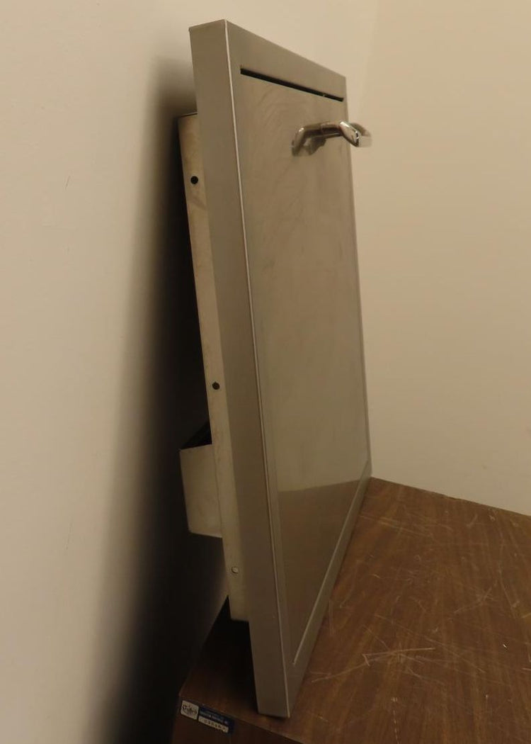 Lynx Professional Grill Series LDR24L 24 in Single Access Door: Left Hinge Swing