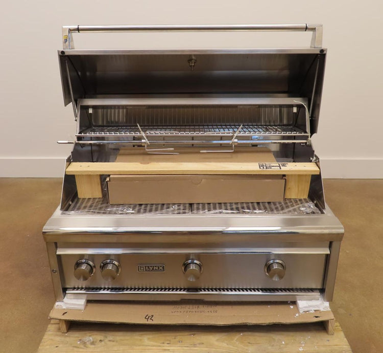 Lynx Professional Grill Series L36R3NG 36" 935 Cooking Surface Built-In Grill