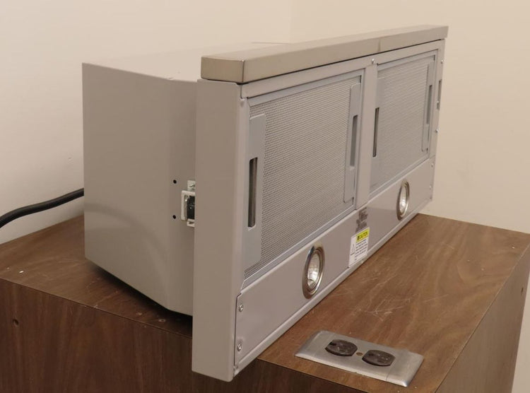 BOSCH 500 Series HUI50351UC 30" 300 CFM Stainless Steel Pull-Out Wall Hood IMGS
