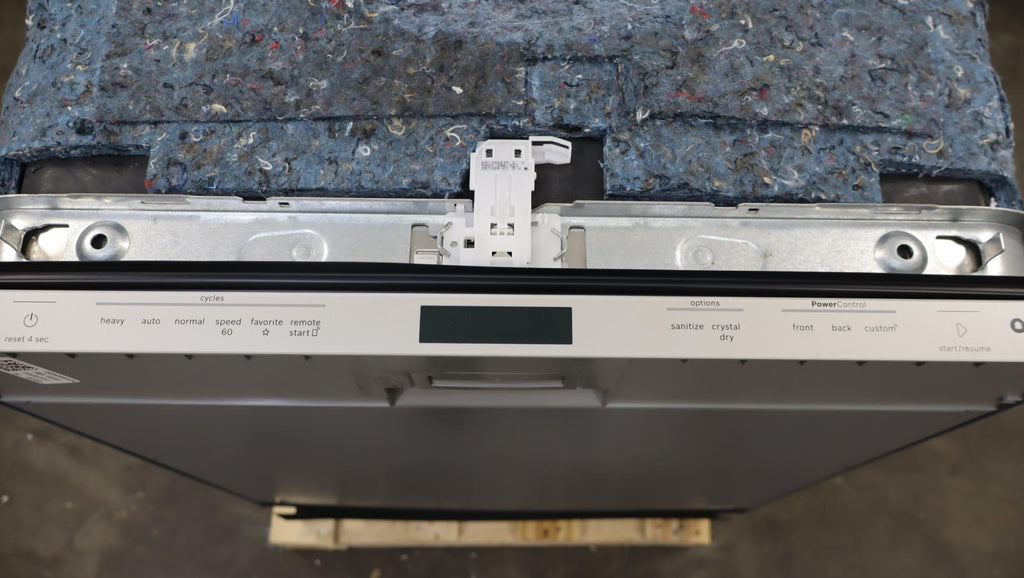 Bosch 24" 800 Series Fully Integrated Built-In Smart Dishwasher SHV78CM3N