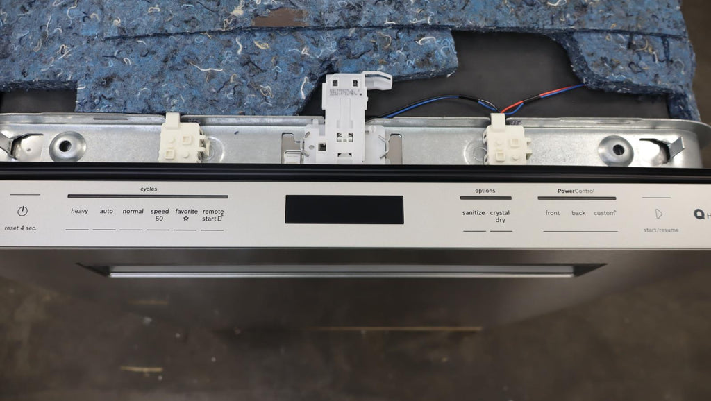 Bosch Benchmark Series 24" Stainless Integrated 38dBa Smart Dishwasher SHP9PCM5N