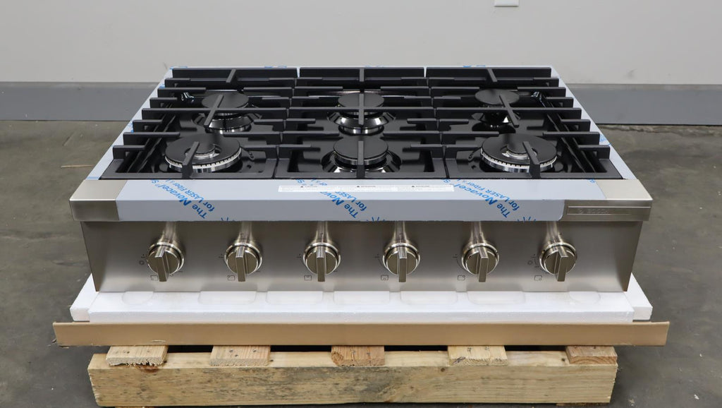 Bosch 36" 6 Sealed Burners Gas 800 Series Stainless Rangetop RGM8658UC