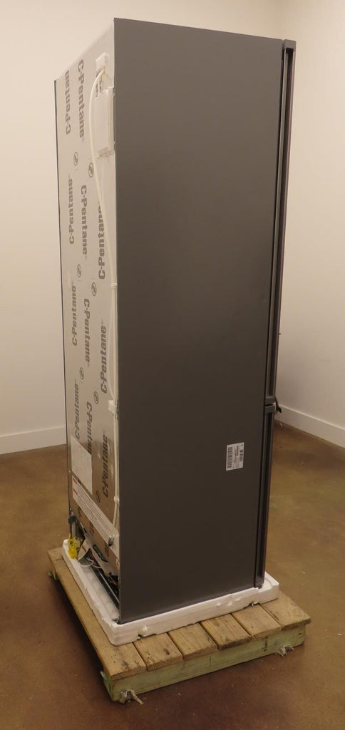 Bosch 800 Series B24CB80ESS 24" Freestanding Bottom Freezer Refrigerator