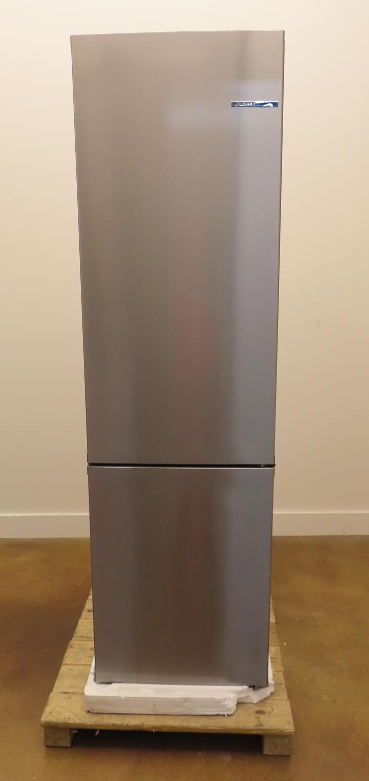 Bosch 800 Series B24CB80ESS 24" Freestanding Bottom Freezer Refrigerator