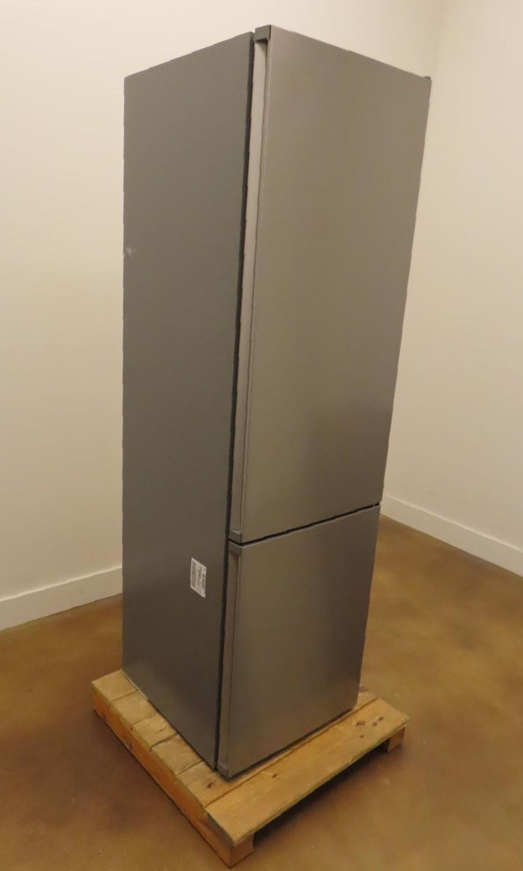 Bosch 800 Series B24CB80ESS 24" Freestanding Bottom Freezer Refrigerator Pics
