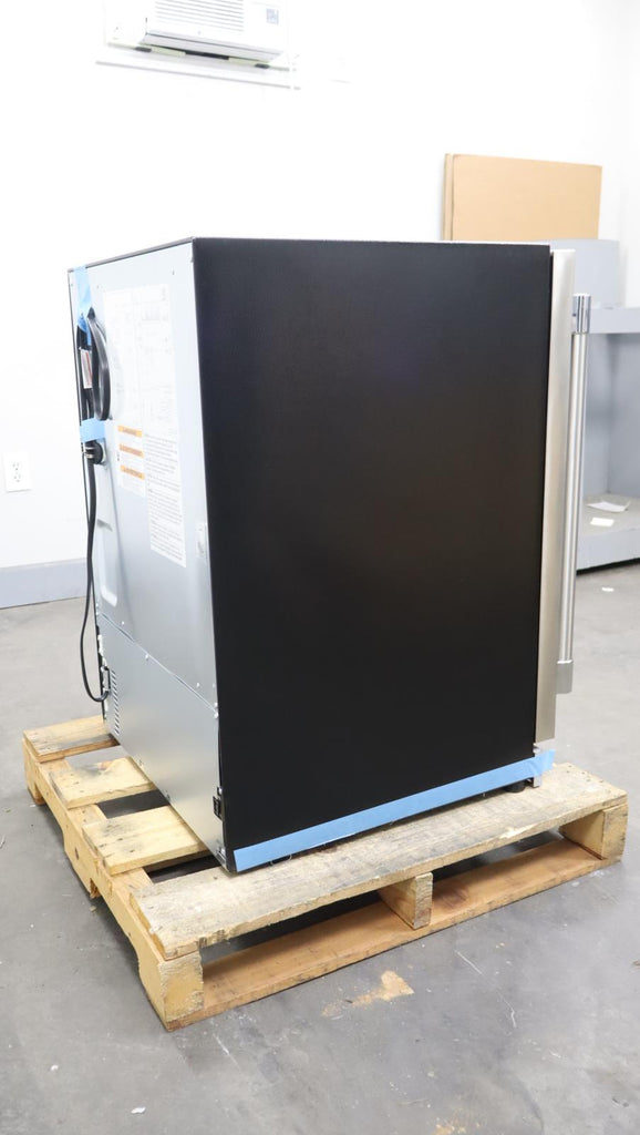Thermador Freedom Collection 24" Built-In Undercounter Refrigerator T24UR925RS