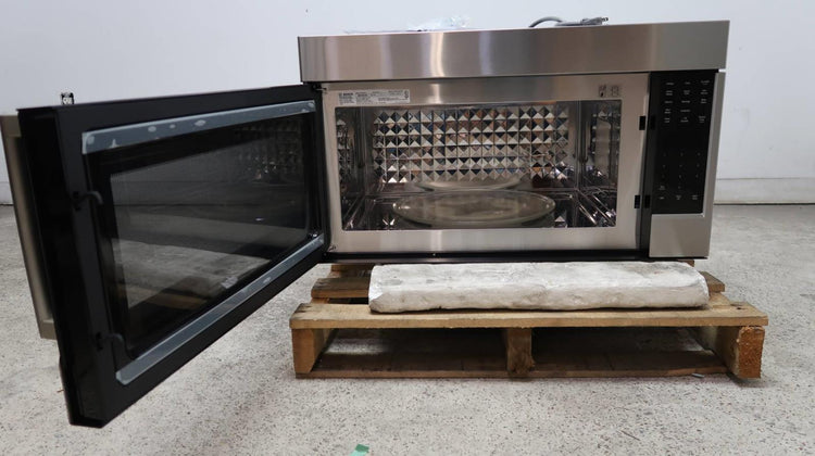 Bosch Benchmark 30" SS Convection Over-the-Range 385 CFM Microwave HMVP053U