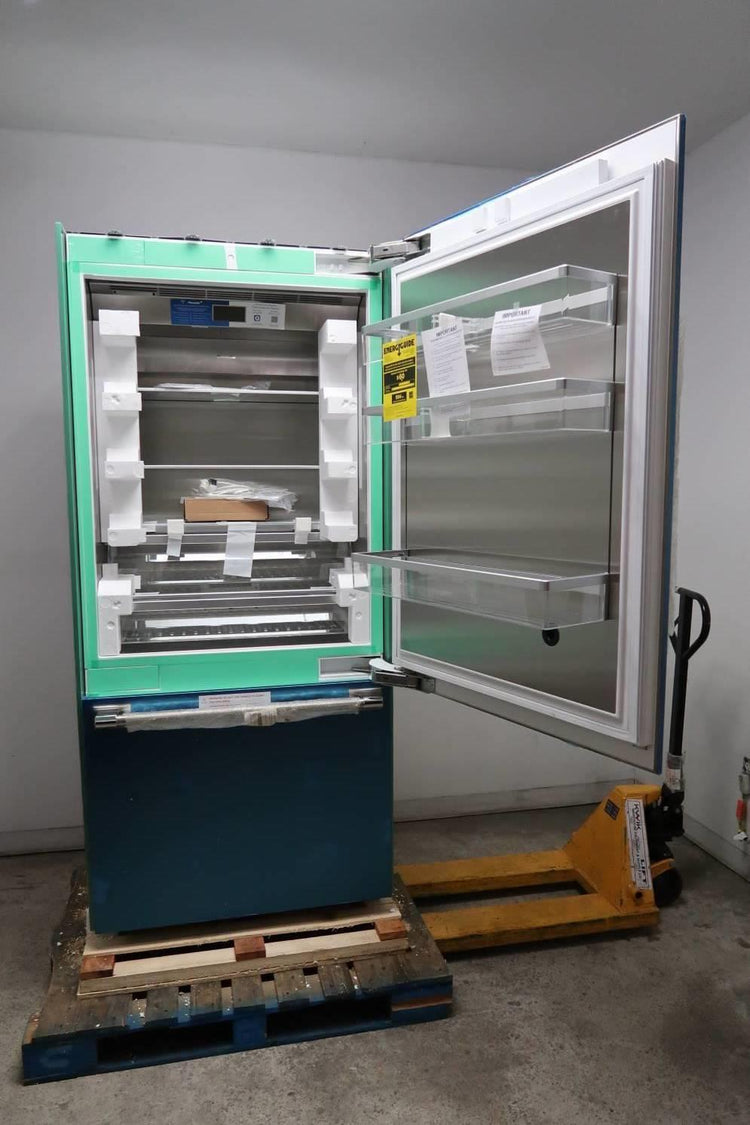 Thermador Freedom Collection 36" SS 19.6 Built In Smart Refrigerator T36BB925SS